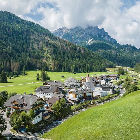 Gasthof Albergo Dolomiten Braies  Ngoại thất bức ảnh
