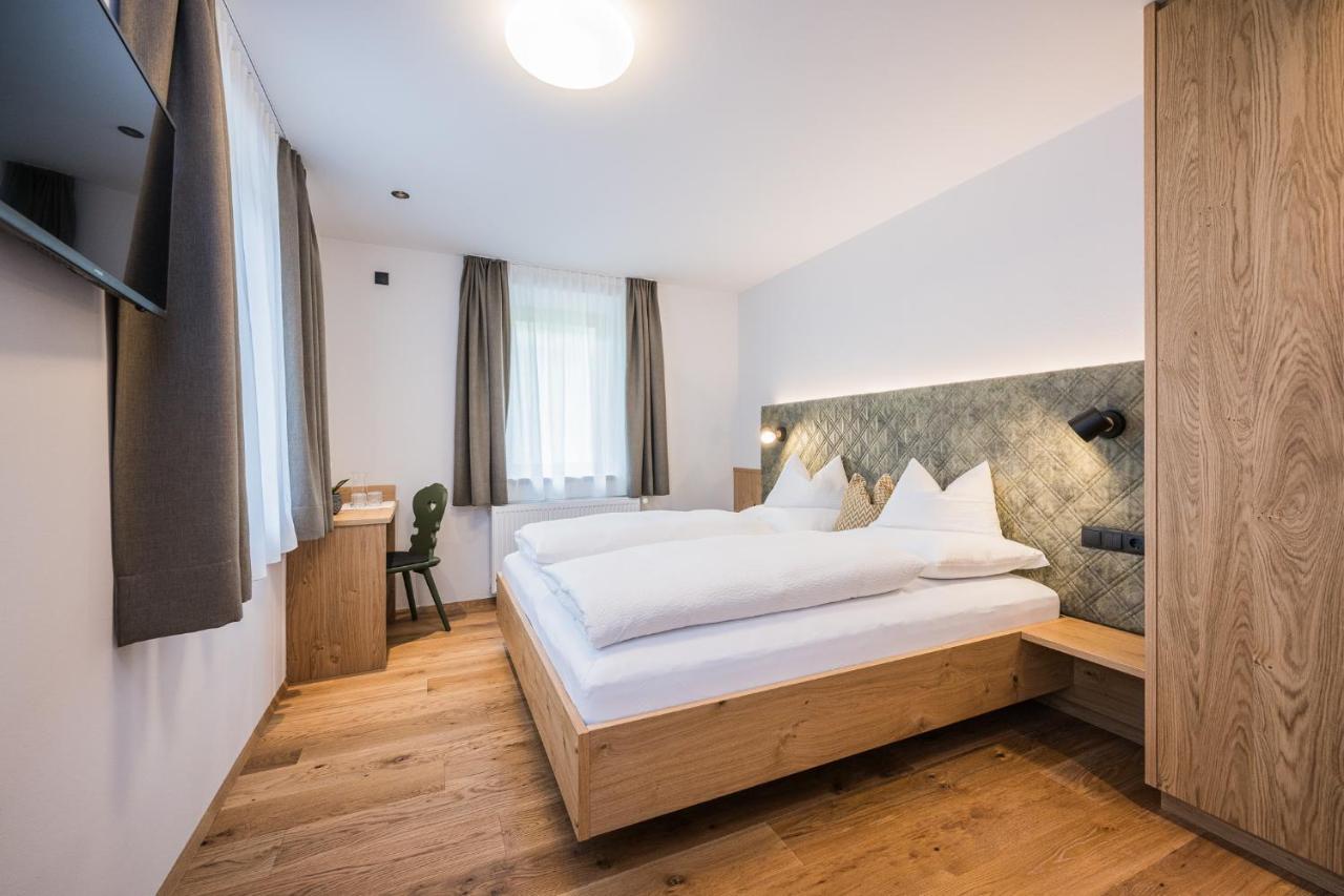 Gasthof Albergo Dolomiten Braies  Ngoại thất bức ảnh