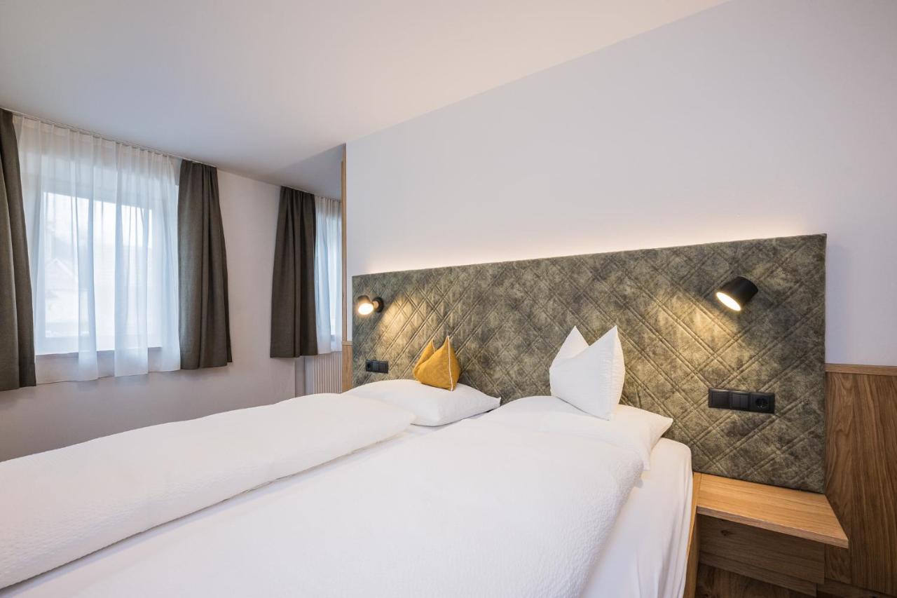 Gasthof Albergo Dolomiten Braies  Ngoại thất bức ảnh