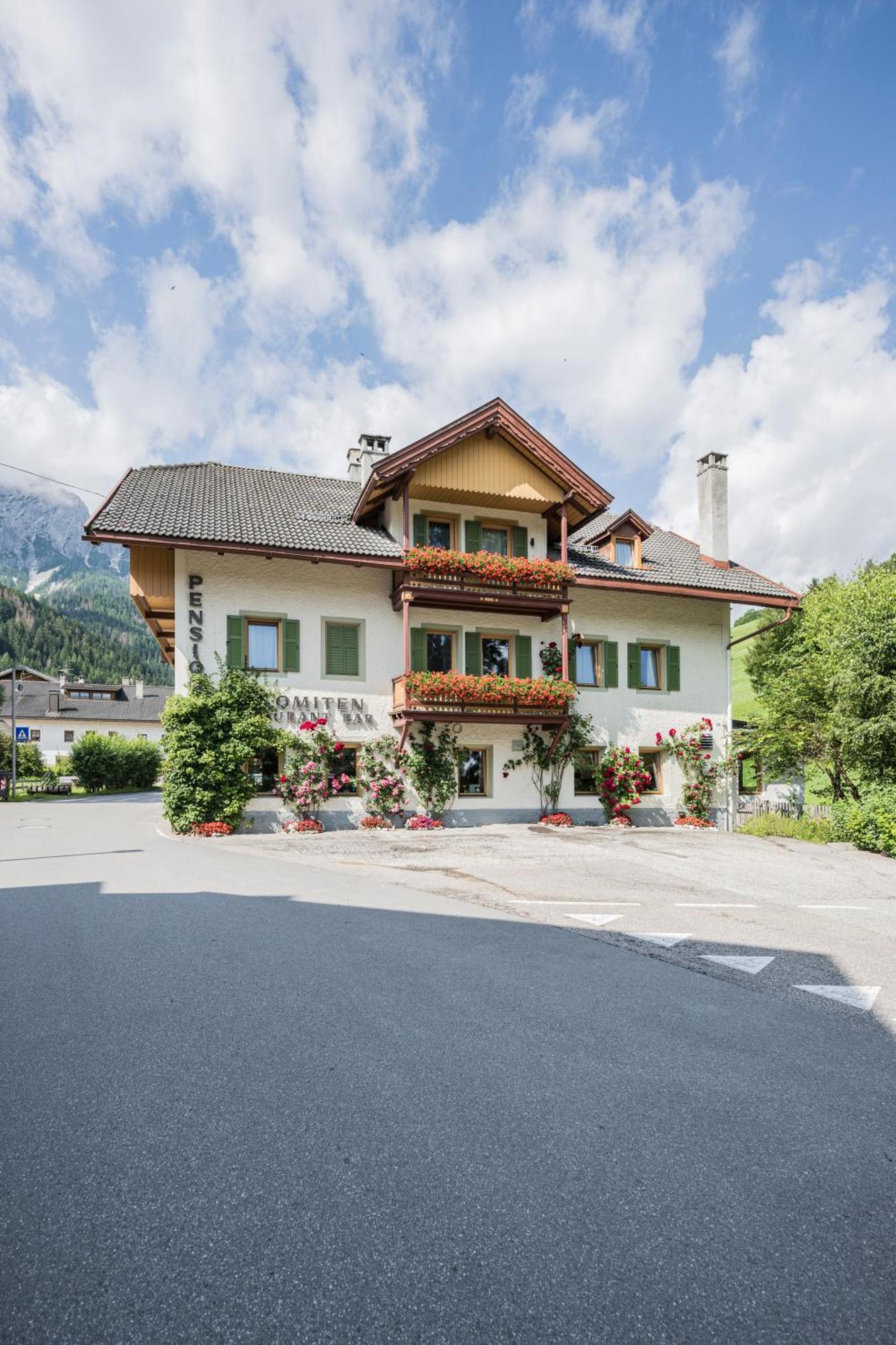 Gasthof Albergo Dolomiten Braies  Ngoại thất bức ảnh