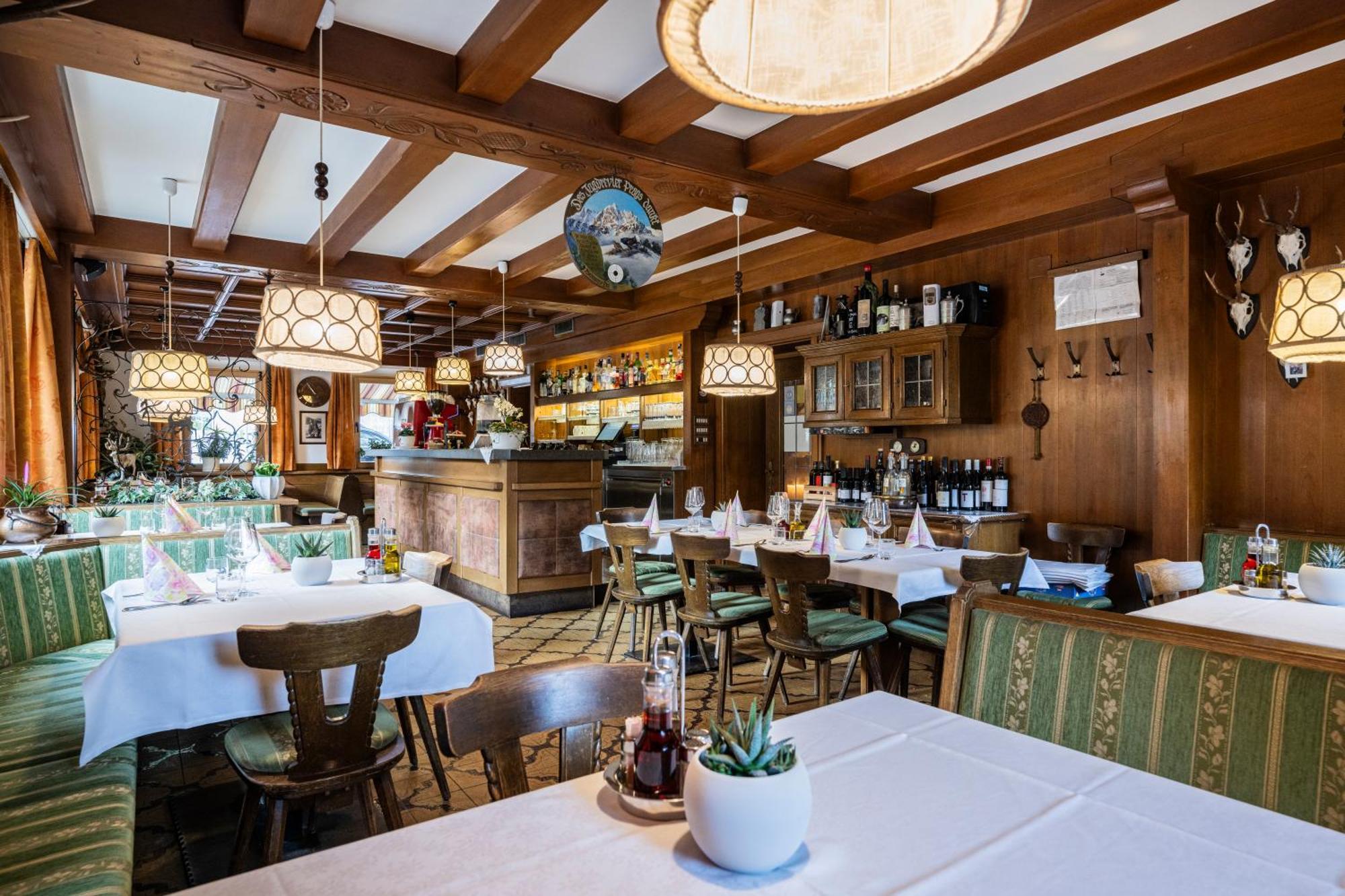 Gasthof Albergo Dolomiten Braies  Ngoại thất bức ảnh