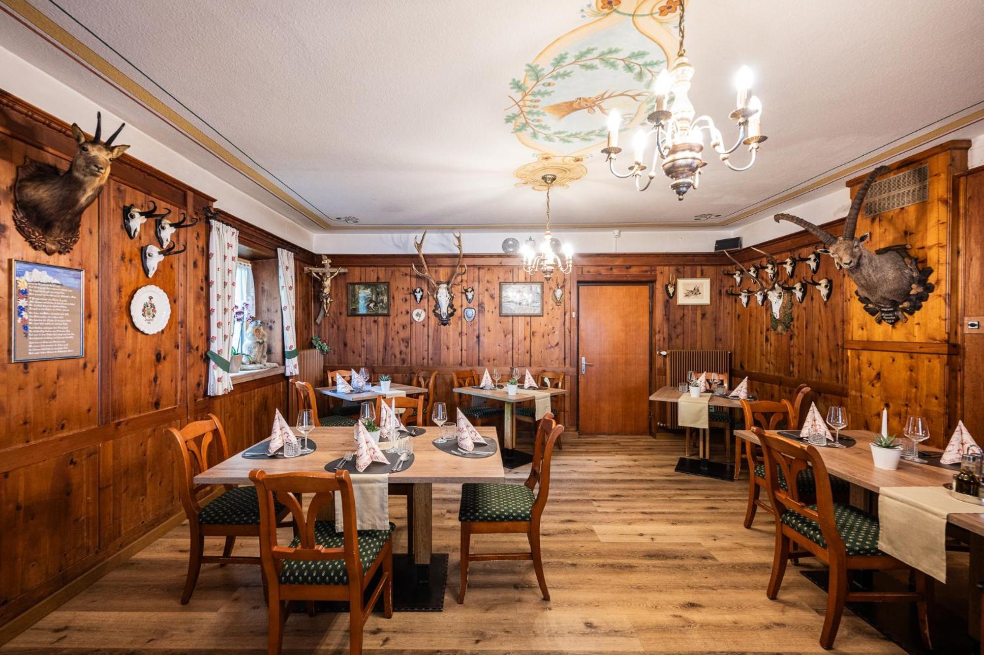 Gasthof Albergo Dolomiten Braies  Ngoại thất bức ảnh