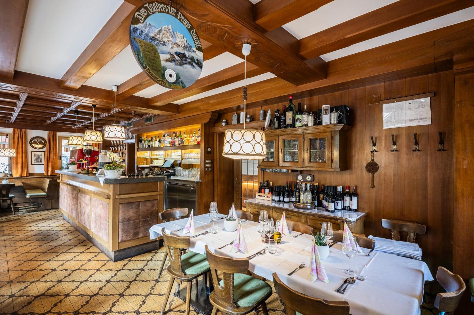 Gasthof Albergo Dolomiten Braies  Ngoại thất bức ảnh