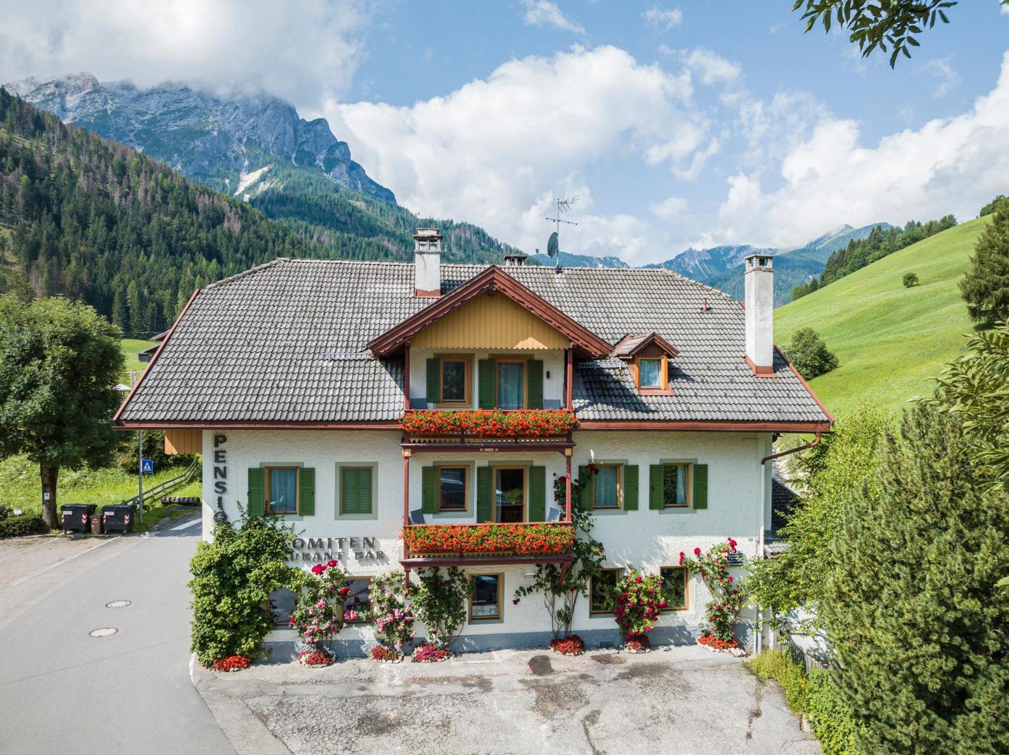 Gasthof Albergo Dolomiten Braies  Ngoại thất bức ảnh