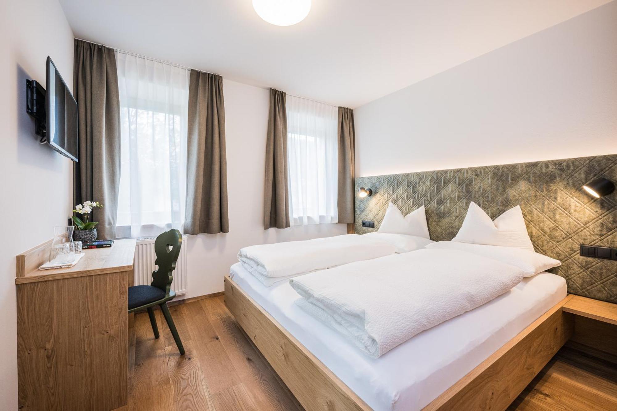 Gasthof Albergo Dolomiten Braies  Ngoại thất bức ảnh