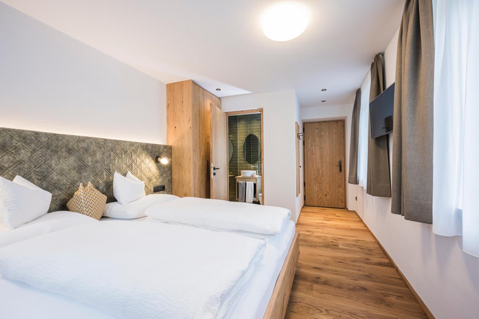 Gasthof Albergo Dolomiten Braies  Ngoại thất bức ảnh
