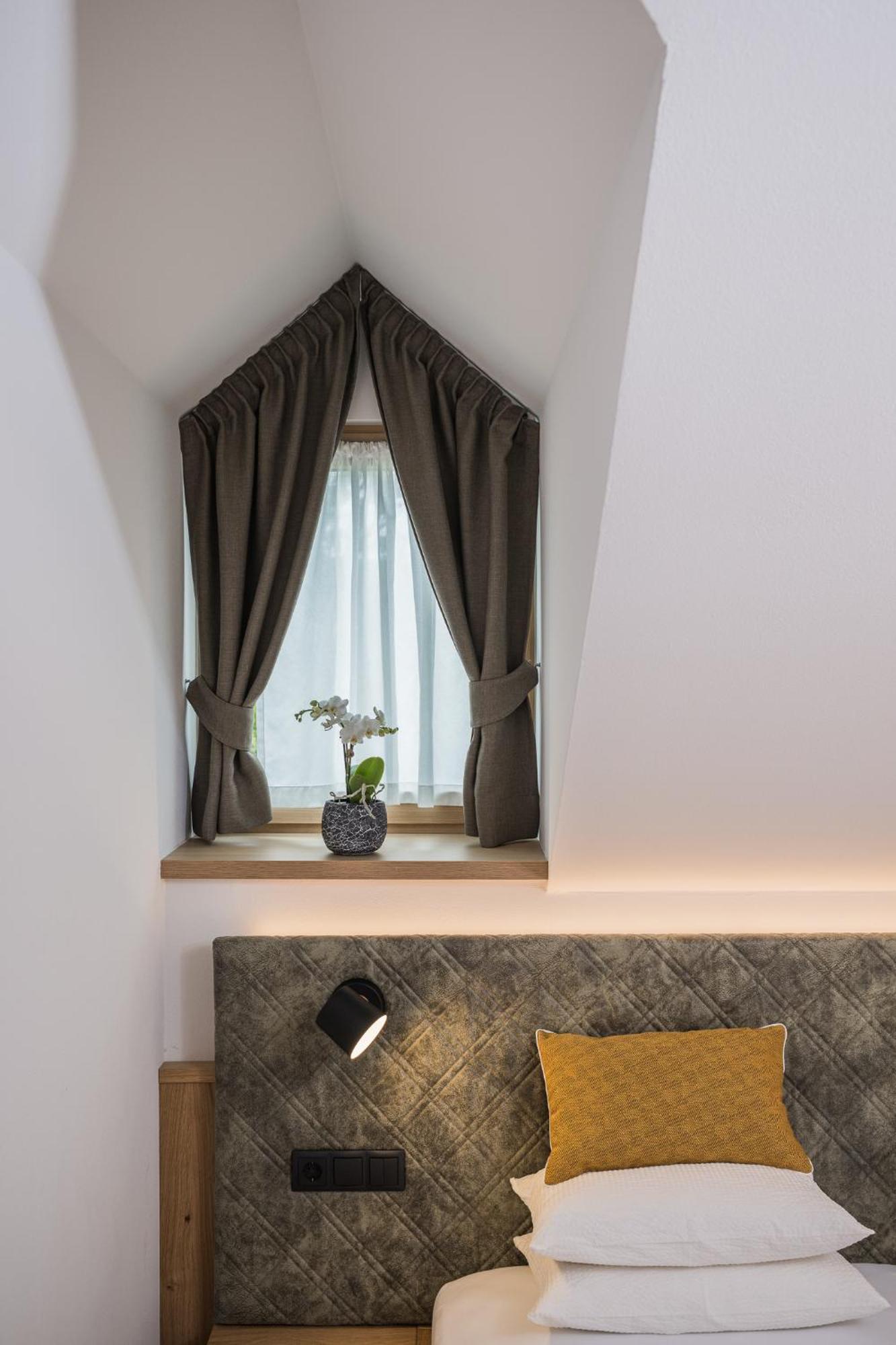 Gasthof Albergo Dolomiten Braies  Ngoại thất bức ảnh
