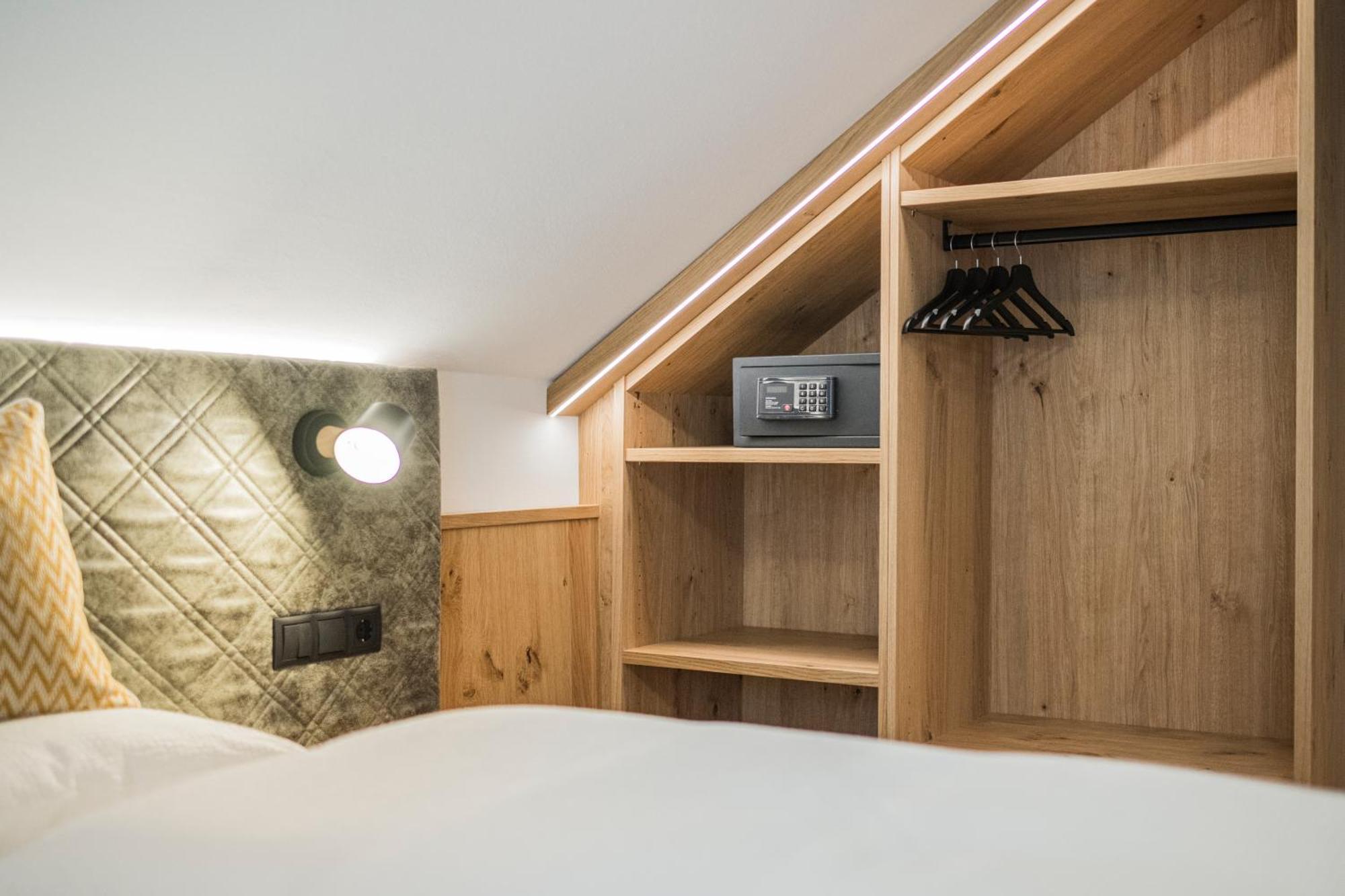 Gasthof Albergo Dolomiten Braies  Ngoại thất bức ảnh