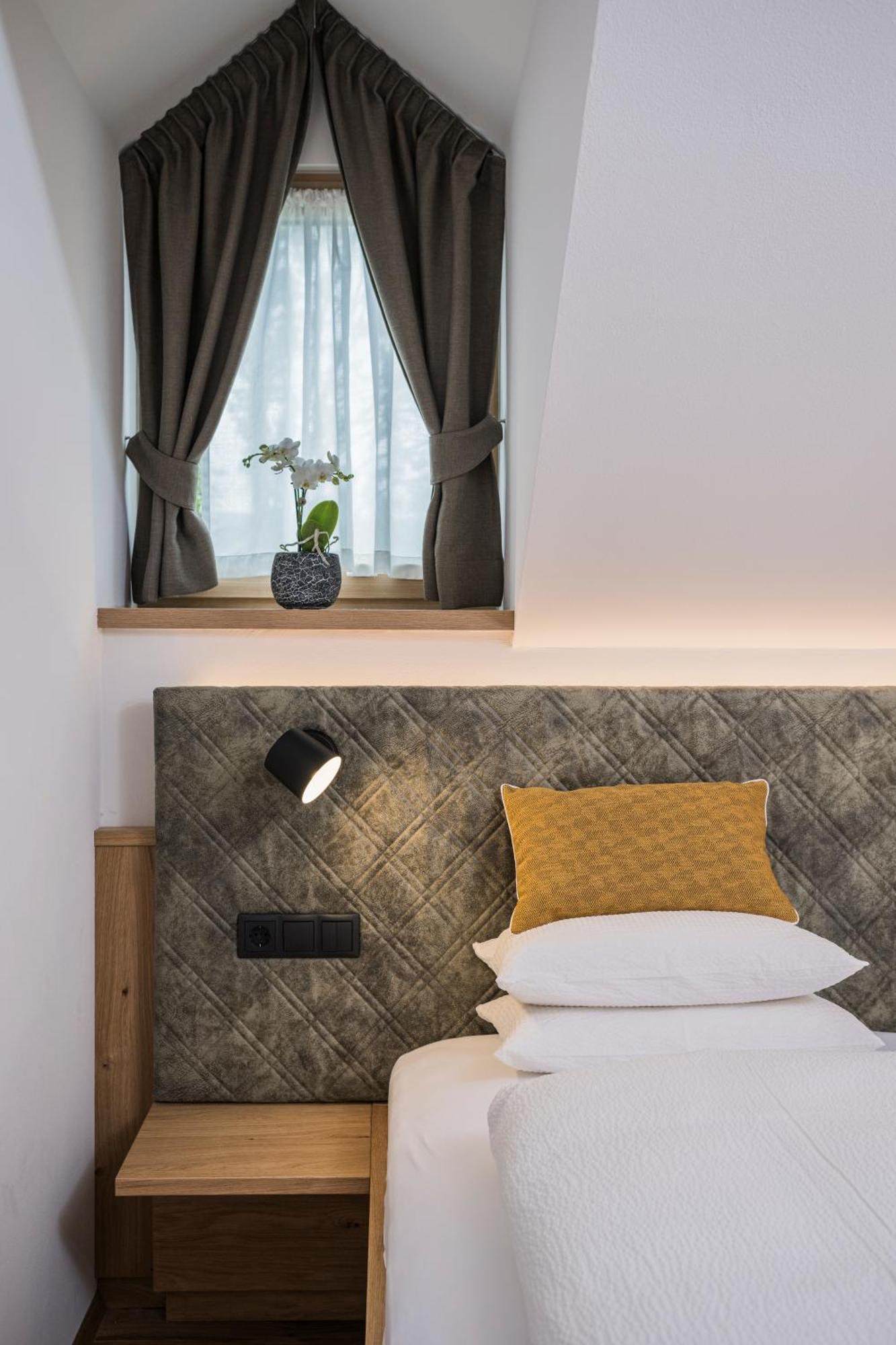Gasthof Albergo Dolomiten Braies  Ngoại thất bức ảnh