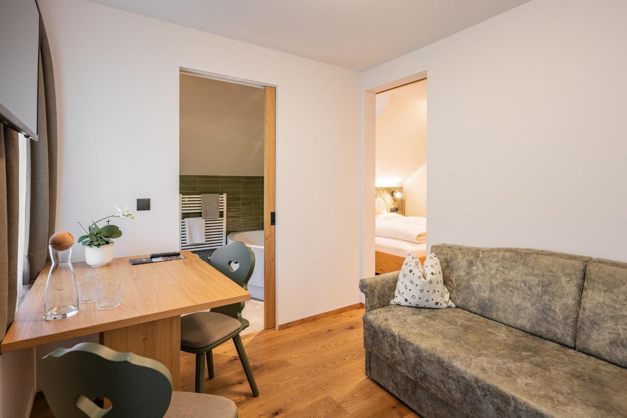 Gasthof Albergo Dolomiten Braies  Ngoại thất bức ảnh